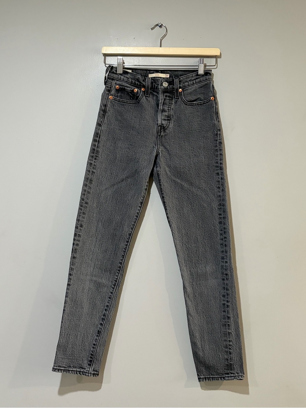 LEVI’S Wedgie Straight Vintage Washed Black Denim Jeans Size 24 - Picture 2 of 12